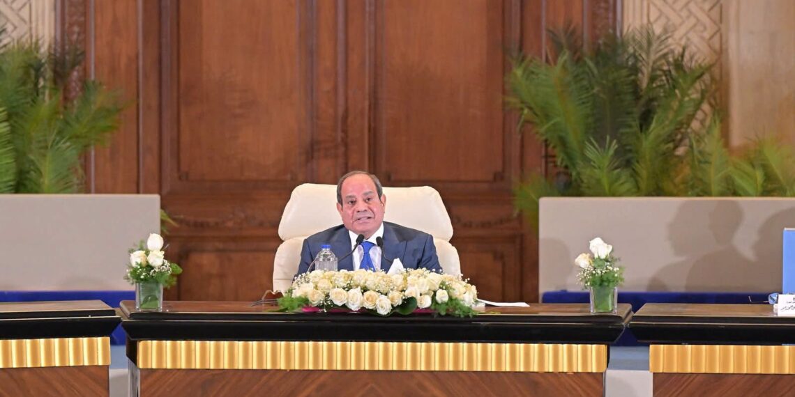 الرئيس السيسي: الحفاظ على مؤسسات الدولة ضمانة أساسية لمنع سقوطها .. ويوجه الداخلية بمبادرات لتعزيز ثقة المواطنين في الجهاز الأمني