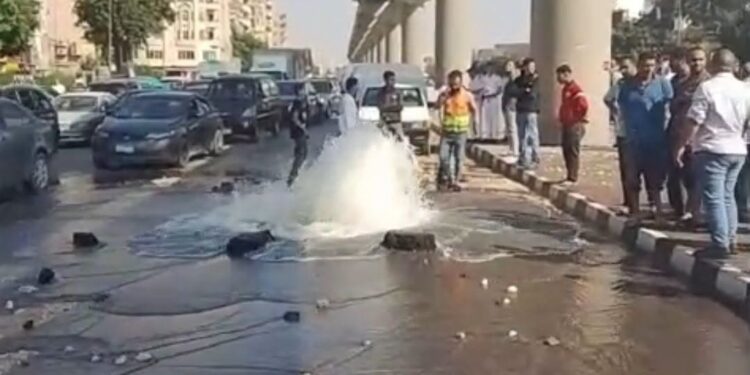 محافظ القاهرة: السيطرة على كسر بخط مياه عكرة بقطر 600 مم دون انقطاع المياه عن المواطنين