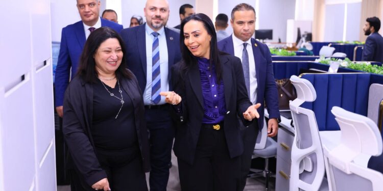 وزيرة التضامن تتفقد مقر صندوق دعم مشروعات الجمعيات الأهلية ومركز الدعم النفسي للأطفال بجسر السويس .. صور