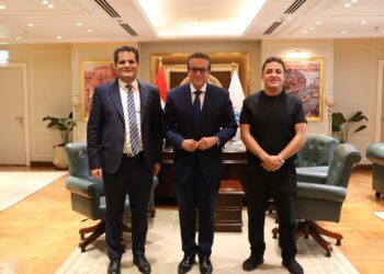 بعد الاعتداء على محرر موقع “بصراحة” بمستشفى 6 أكتوبر .. وزير الصحة خلال إستقباله رئيس التحرير : لن نسمح بتكرار التجاوزات