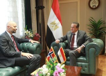وزير الصحة يبحث مع السفير النرويجي إنشاء مركز للتدريب الطبي بالمحاكاة وتطوير الرعاية الصحية