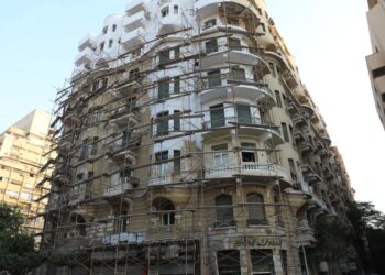 بالصور .. محافظ القاهرة يعلن بدء تطوير واجهات العقارات بميدان الفلكي لإحياء القاهرة الخديوية