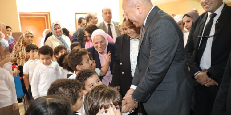 محافظ القاهرة يتفقد حملة التطعيم ضد الحصبة والحصبة الألمانية .. تستهدف الأطفال حتى 10 سنوات .. صور