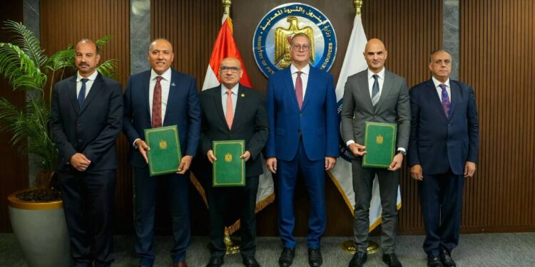 من خليج السويس إلى الصحراء الغربية والبحر المتوسط .. خطة بترولية لتوسيع الاستكشاف وجذب الاستثمارات .. وزير البترول : مسح سيزمي جديد بخليج السويس بتكنولوجيا OBN لتعزيز اكتشافات البترول ورفع الإنتاج