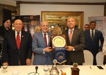 محافظ القاهرة يستعرض خطة تطوير العاصمة أمام «روتاري القاهرة» ويدعو للمشاركة في مبادرة «تخضير القاهرة»