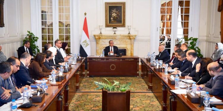 بدر عبد العاطي يترأس أول اجتماع لحوكمة المنح الخارجية.. قاعدة بيانات موحدة لتعظيم العائد التنموي