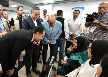 بـ360 سريرًا و15 غرفة عمليات .. رئيس الوزراء يفتتح صرحًا طبيًا جديدًا للمرحلة الأولى من مستشفى السويس الجامعي .. ويوجه بتوفير الأدوية والمستلزمات الطبية .. صور