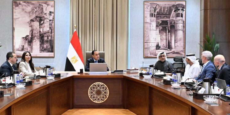 مدبولي يتابع تنفيذ مشروعات رأس الحكمة .. وتنسيق مصري إماراتي لتسريع معدلات العمل