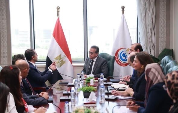 وزير الصحة يبحث مع «GSK» التعاون في الأدوية واللقاحات وتوطين الصناعة وإجراء الأبحاث الإكلينيكية