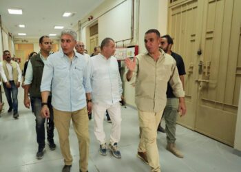 وزير السياحة والآثار يتفقد مقبرتي «نفروكاهاي» والملكة «نبت» بسقارة.. ويوجه بسرعة تشغيل مخزنين متحفيين جديدين
