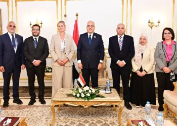 وزير الري يبحث مع «إيفاد» تسريع تنفيذ مشروع «CROWN» وتعزيز التعاون في إدارة المياه والتكيف المناخي .. صور