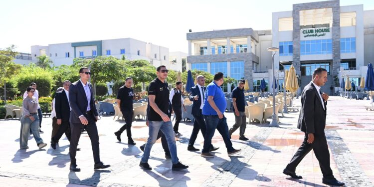 وزير الشباب والرياضة يتفقد نادي النادي بأكتوبر ويوجه بتطوير الخدمات ودراسة استغلال أرض لإقامة منشأة رياضية .. صور