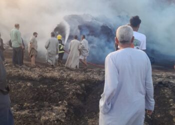 حريق هائل بمصنع كتان في قرية ميت حبيب بالغربية.. والدفع بـ6 سيارات إطفاء للسيطرة على النيران