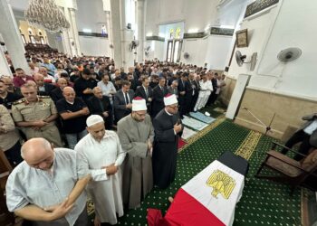 جنازة عسكرية مهيبة للنقيب أحمد النشار في بورسعيد بحضور المحافظ وقيادات الأمن .. صور