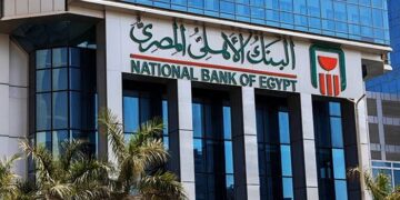 البنك الأهلي المصري يوقع بروتوكولًا لتنفيذ مشروع «ملابس الكرامة» لدعم الفئات الأولى بالرعاية