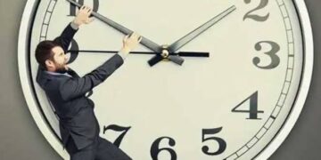 الليلة .. تأخير الساعة 60 دقيقة وبدء التوقيت الشتوي في مصر