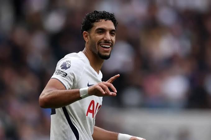 موعد مباراة مانشستر يونايتد وتوتنهام بمشاركة مرموش في الدوري الإنجليزي والقنوات الناقلة