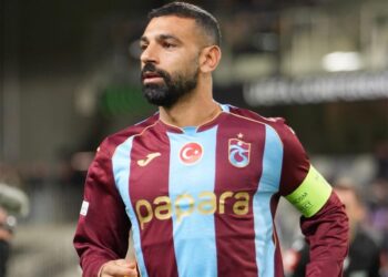 محمد صلاح يطارد رقمًا تاريخيًا في مواجهة طرابزون سبور وبشكتاش
