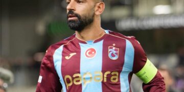 محمد صلاح يطارد رقمًا تاريخيًا في مواجهة طرابزون سبور وبشكتاش