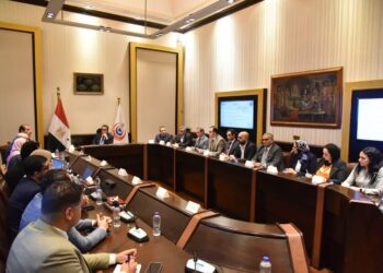 وزير الصحة يبحث مع المنظمة العالمية جهود إغاثة غزة والسودان