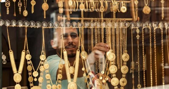صعود جديد للذهب في مصر.. عيار 21 يسجل 6280 جنيهاً والأونصة تتجاوز 4166 دولاراً