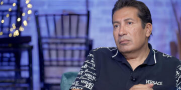 هاني رمزي يكشف موقفه من زواج ابنته من ديانة أخرى: “الحياة هتبقى صعبة ومهم وجود التوافق”