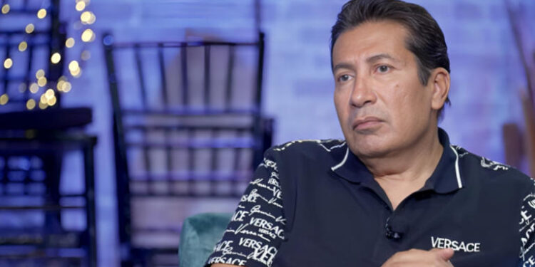هاني رمزي يكشف موقفه من زواج ابنته من ديانة أخرى: “الحياة هتبقى صعبة ومهم وجود التوافق”