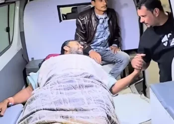 وصول السائق المصري المصاب في حادث إطلاق النار بالخرطوم إلى أرض الوطن.. صور